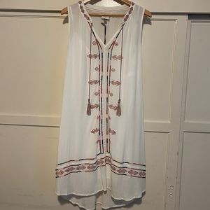 NWT White Sleeveless Mid length Dress Beautiful Embroidered Detail with Slip